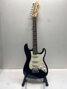 Squier Stratocaster 2017 Electric Guitar 6-String Black SSS Configuration