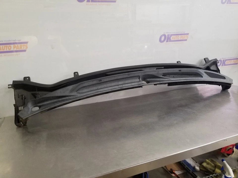 08 2008 LEXUS LX570 EXTERIOR WINDSHIELD COWL VENT PANEL - Image 4 of 4