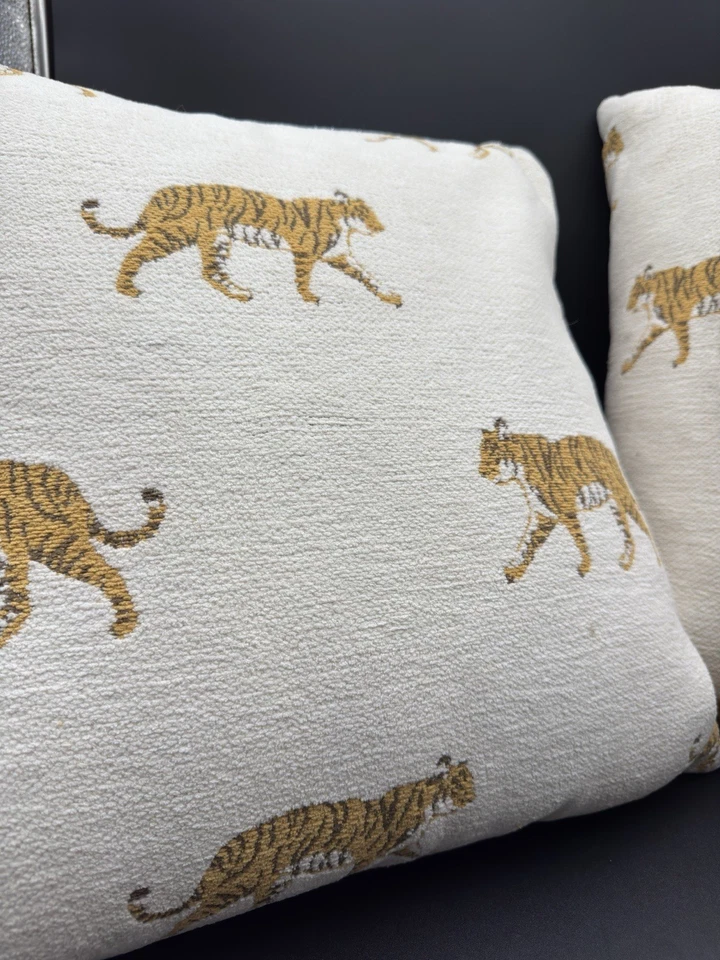 Par de almohadas Cynthia Rowley Tiger blancas 19x19 Foto 2 de 4