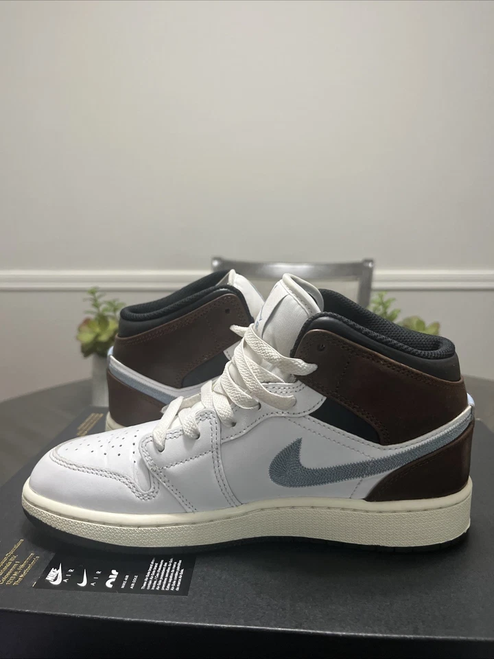 Air Jordan 1 Mid Size 5Y White,Blue,Black, Brown Leather - Image 4 of 4