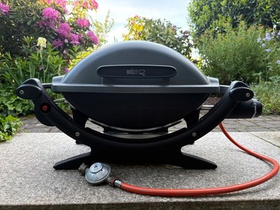 Weber Q100 Gasgrill Dark Grey