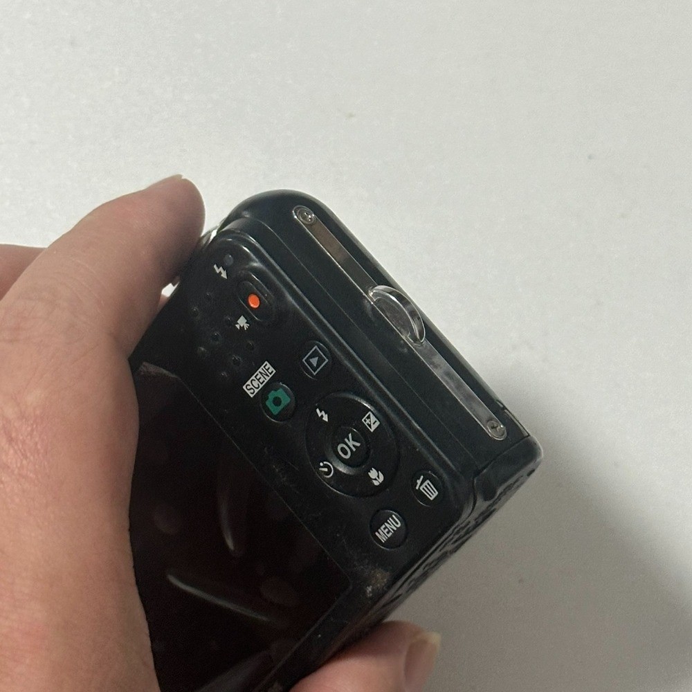 Nikon COOLPIX L30 Digital Camera Black 20.1MP 5× Optical Zoom Date