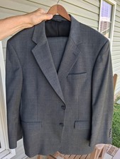 Jos A Bank Traveler's Mens 2 pc Suit 42 SHORT Gray Windowpane 100 Wool