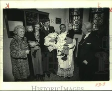 1979 Press Photo Priest Santos Abril baptizes Spanish Consul Erik Martelâs son