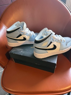 Air Jordan 1 Mid Ice Blue 