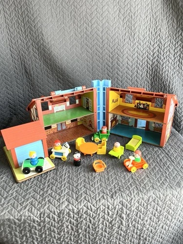 Vintage Fisher Price Little People Tudor Doll House 1980 With Accessories #952