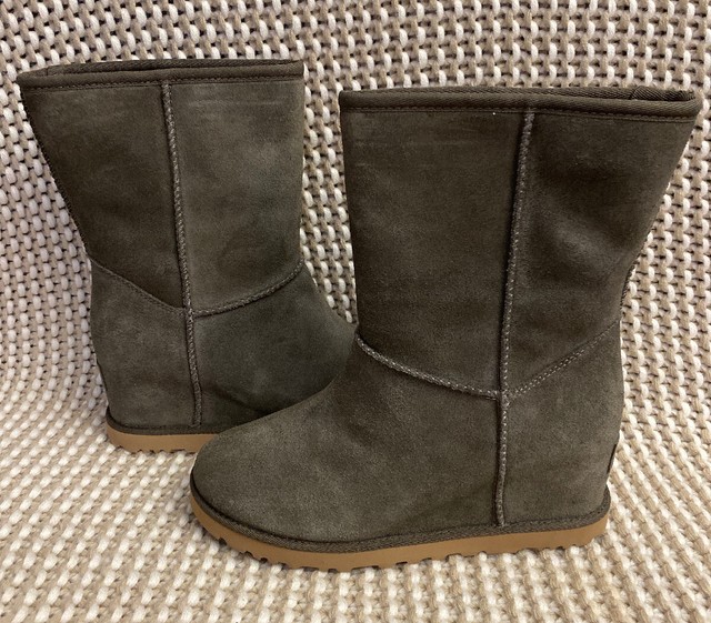 ugg classic femme wedge boot