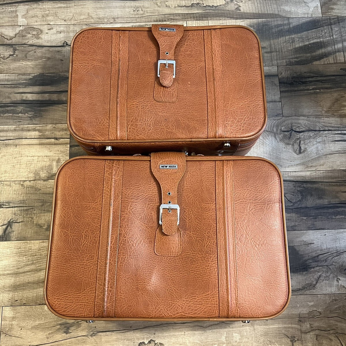 New Vista Vintage Luggage Set - 3 different sizes (24,22, and 15