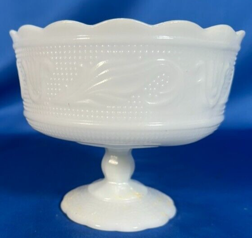 Vintage White Milk Glass Pedestal Fruit Bowl, Dessert Bowl, Candy Dish, Flower D - Picture 3 of 4