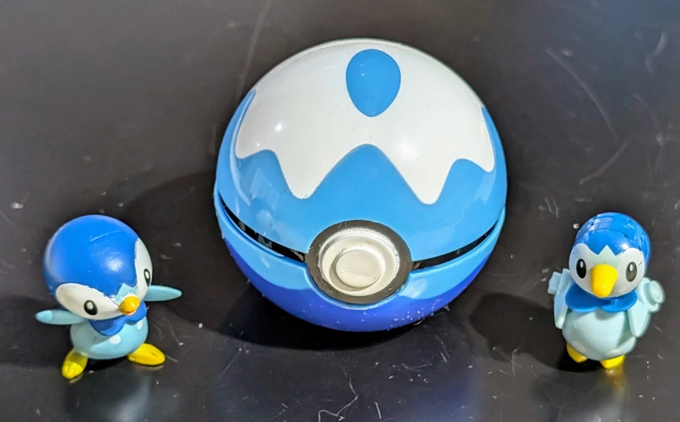 Pokemon Pokeball With 2 PIPLUP Characters Mega Construx Mini Fig Clip Go Extras  Foto 3 de 4