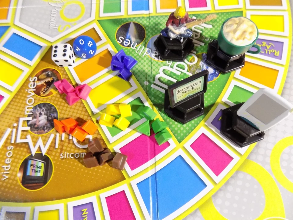 Trivial Pursuit 90s Time Capsule Edition Trivia Tin Case 100% Complete VG - Image 4 of 4