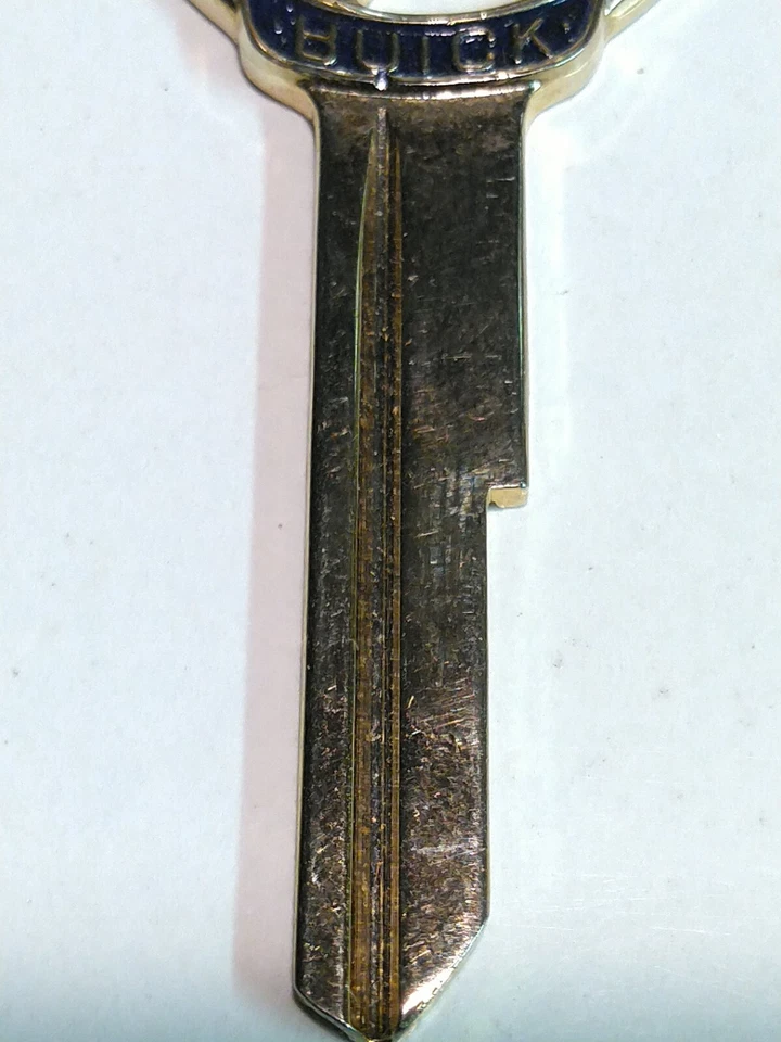 DE COLECCIÓN BUICK CHAPADO EN ORO ESMALTE LLAVE EN BLANCO (un sello) Foto 2 de 4