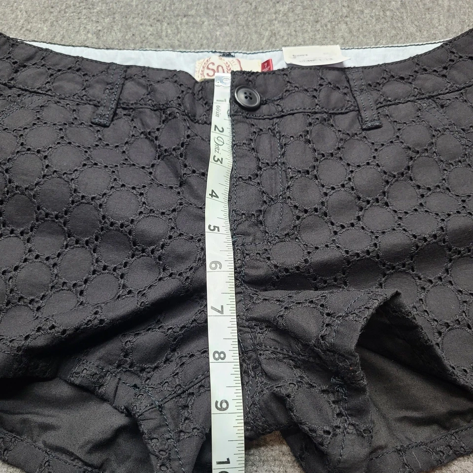 Pantalones Cortos SO Para Mujer 7 Negros Ojales Tiro Bajo Corto 2.5 Entrepierna Verano Informal Nuevo Foto 3 de 4