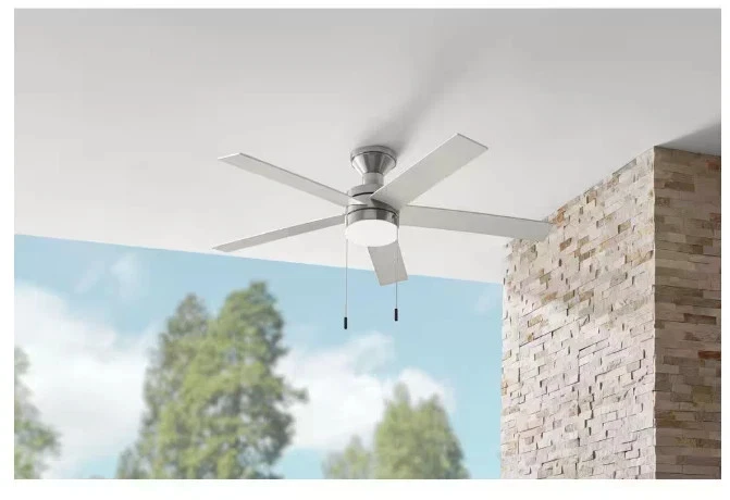 Ventilador de techo Hampton Bay Caltris 52" LED integrado interior/exterior níquel cepillado Foto 2 de 4