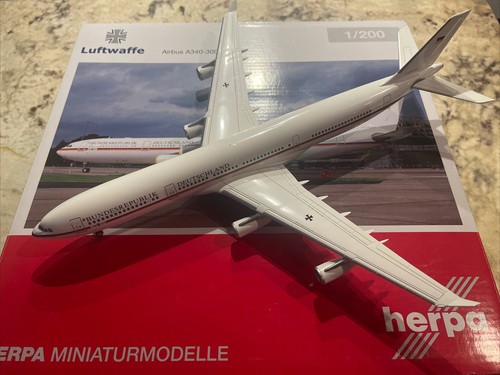 1:200 Herpa Luftwaffe A340-300 555968 neu extrem selten - Bild 4 von 10