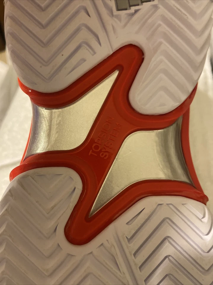 Woman's Sneakers & Athletic Shoes adidas Barricade Size 6 US - Image 3 of 4