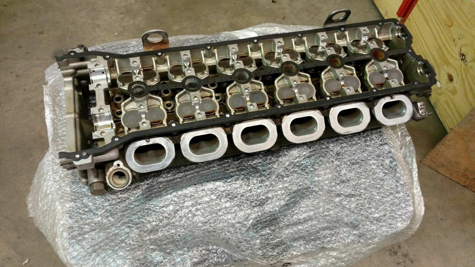 LAMBORGHINI MURCIELAGO LP640 DRIVER LEFT SIDE ENGINE CYLINDER HEAD OEM  46053700