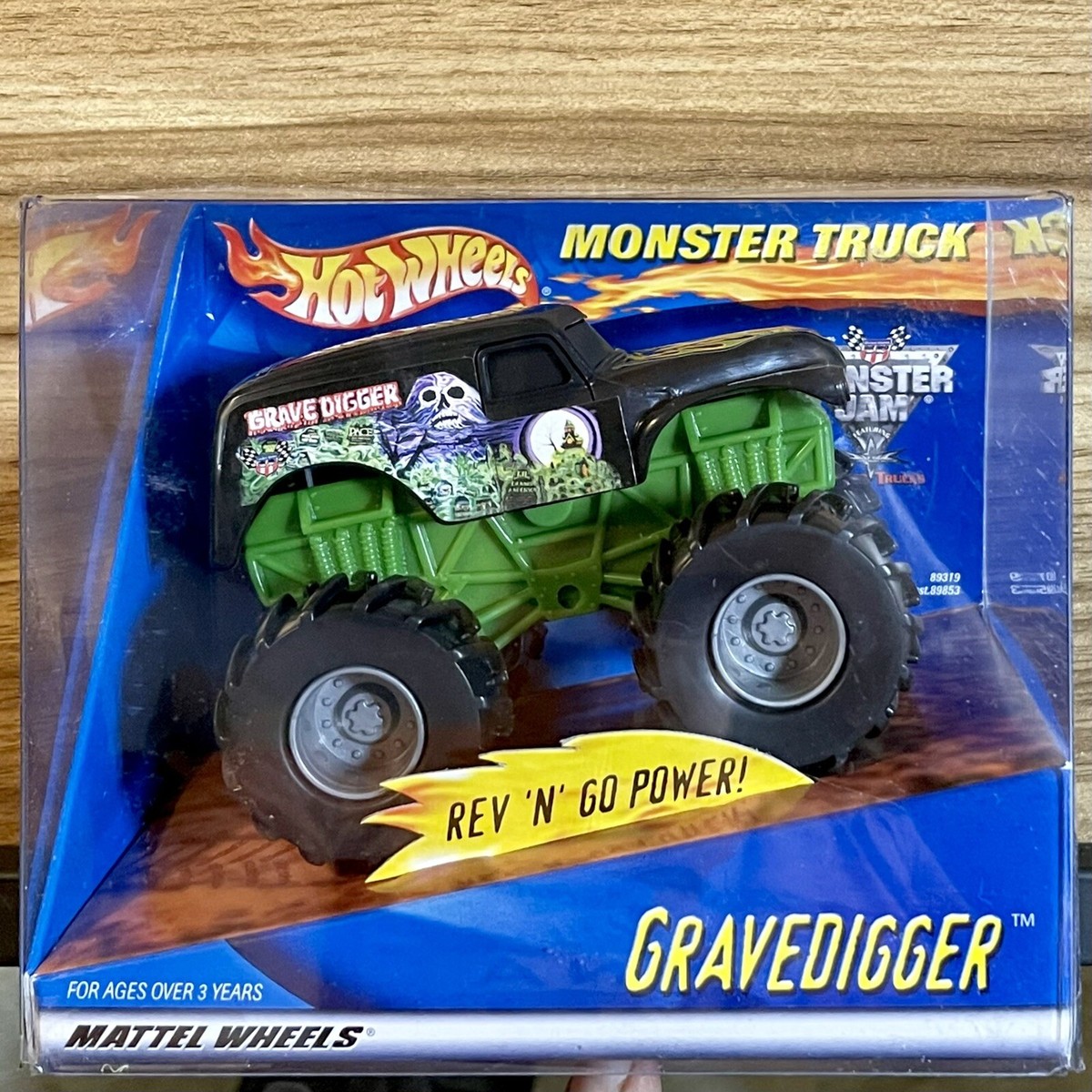 Hot Wheels Monster Jam Truck Gravedigger Rev N Go 1/43 Mattel New