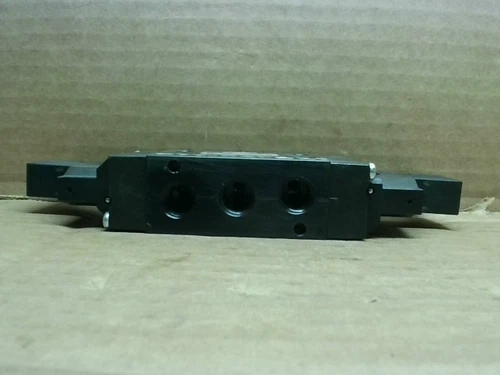 Parker B521BB553C Solenoid Air Control Valve1/4 In120VAC - New No Box