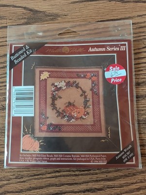 New Vintage 1996 Mill Hill Kit Buttoned and Beaded MHCB67 Autumn Wreath Series 