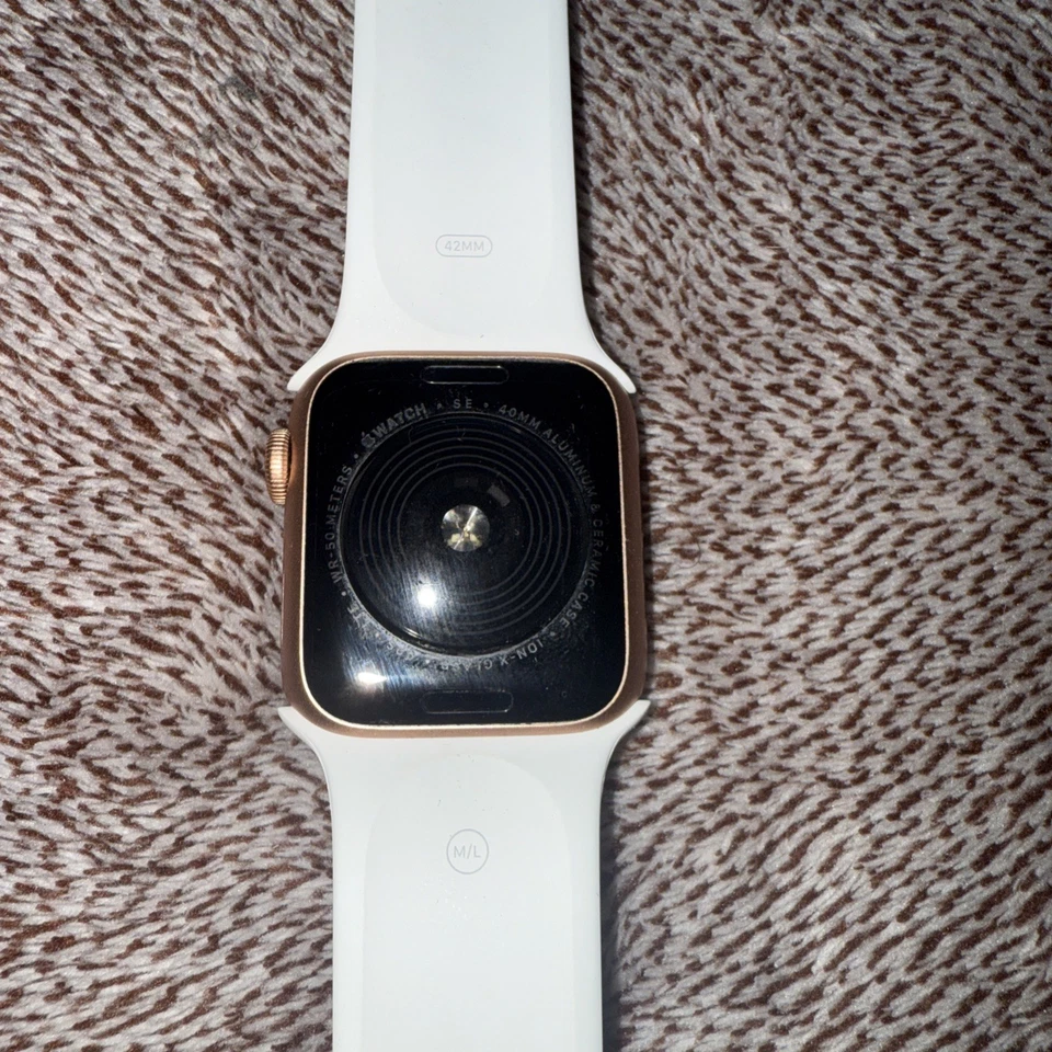 Apple Watch Series 2 38mm Oro Rosa (Usado). Bloqueado. Para piezas o puede arreglar. Foto 4 de 4