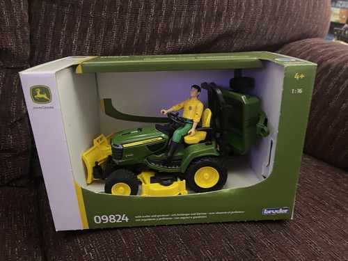 1/16 John Deere x949 Lawn Mower Tractor W/ Trailer & Gardener by Bruder 09824