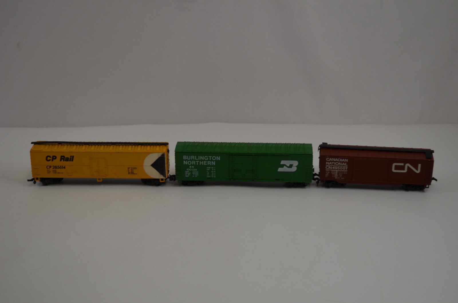 HO Gauge Train Car Lot Yugoslavia CN CP Mobil Tank Freight Box Cars