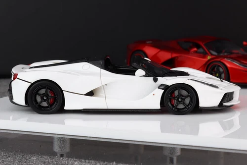 DMH 1:64 Resin car model Ferrari LaFerrari Volcano Red+Pearl White Set - Picture 10 of 11
