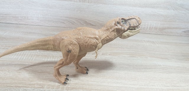 jurassic world chomping tyrannosaurus rex figure