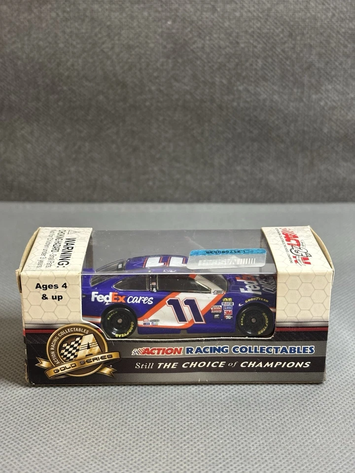Литая модель Denny Hamlin 2017 FedEx Cares 1:64 - Изображение 3 из 3