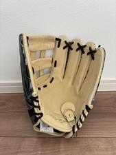 Rawlings Baseball Glove for right-handed pitcher