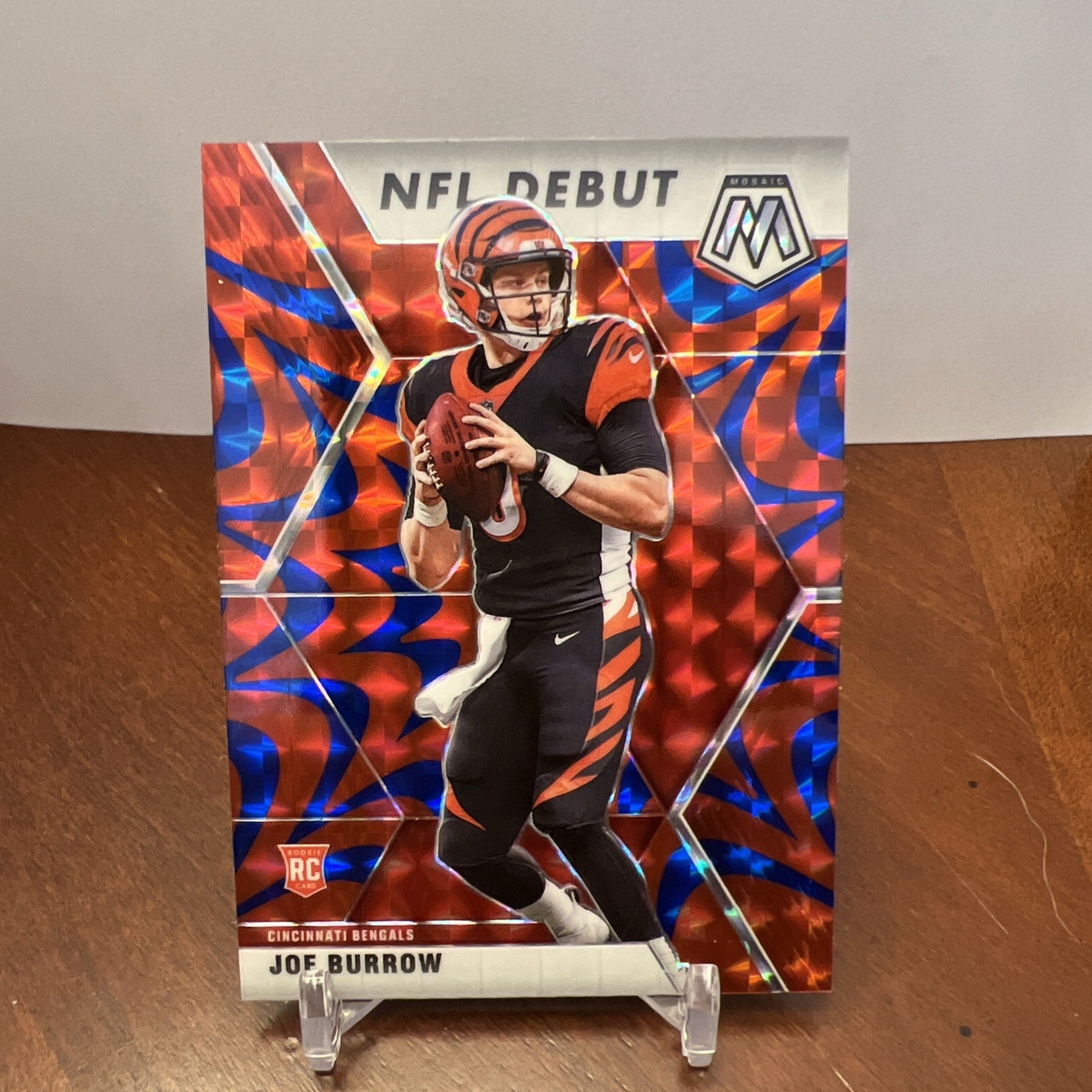 2020 Panini Mosaic - NFL Debut Joe Burrow #261 Reactive Blue Mosaic Prizm (RC)