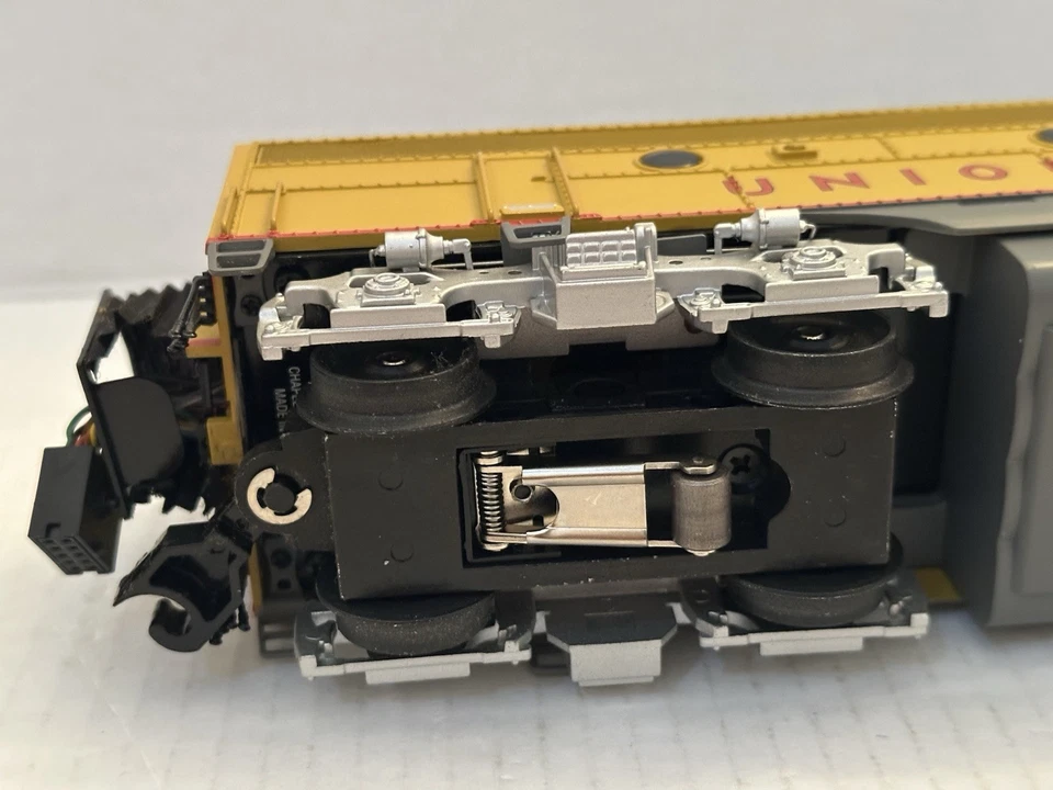 K-Line K2590-1476 O UP F-3 B-Unit Dummy Diesel Locomotive #969 - Image 4 of 4