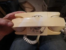 2Z-vintage   Automatic Electric  GTE 2 tone white & beige desk rotary phone