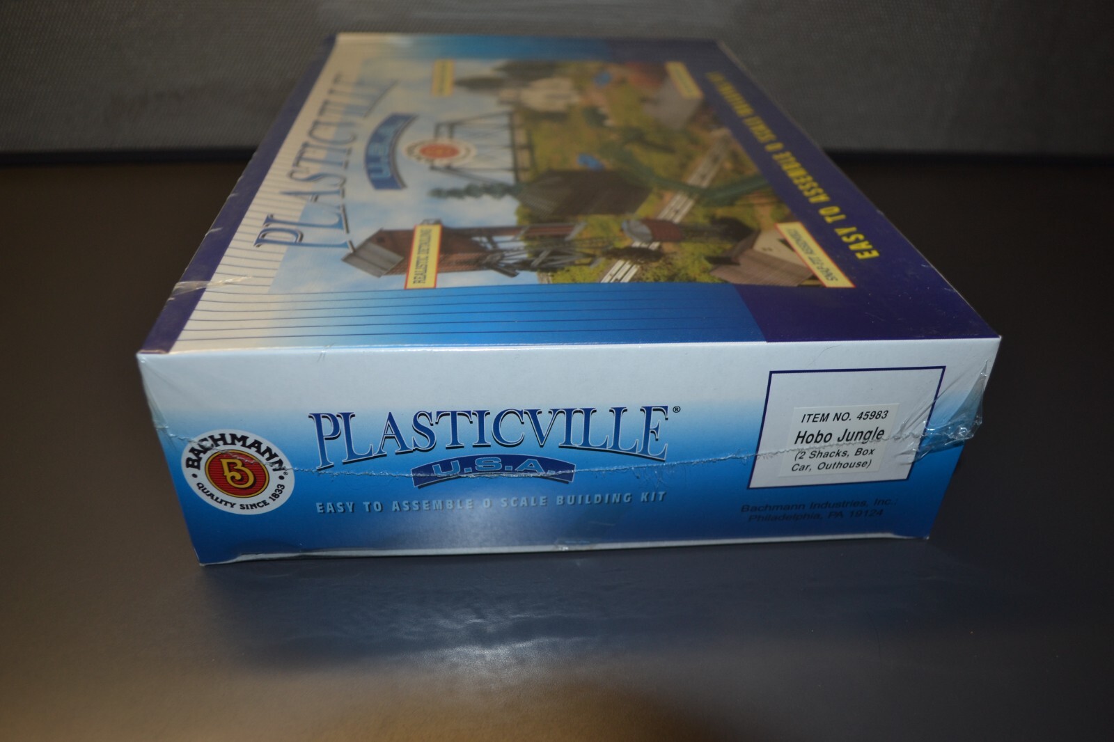 Bachmann Trains - PLASTICVILLE U.S.A.® Buildings – Classic Kits - Hardware Store - White & RED - HO Scale
