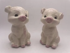 White & Pink Baby Pigs Salt & Pepper Shakers A70