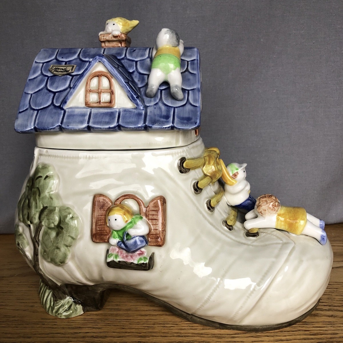 Vtg The Old Lady Who Lived in a Shoe Cookie Jar 1986 by Fitz