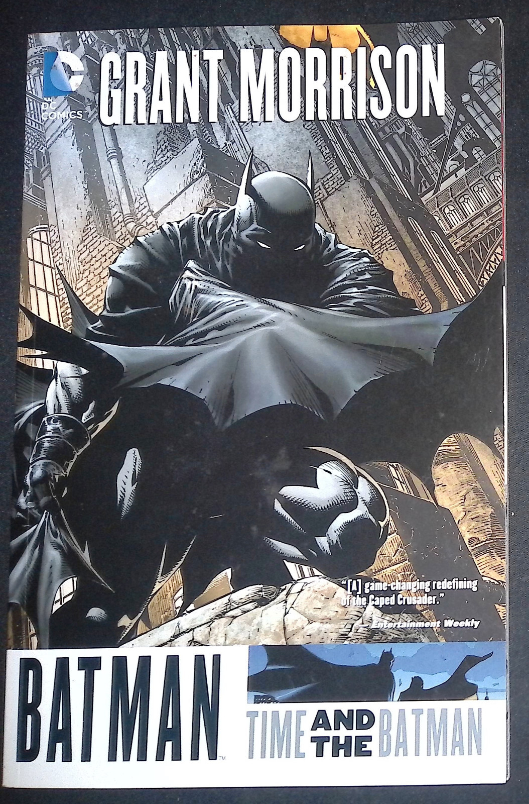 Batman Time & The batman DC Comics Graphc Novel Grant Morrison