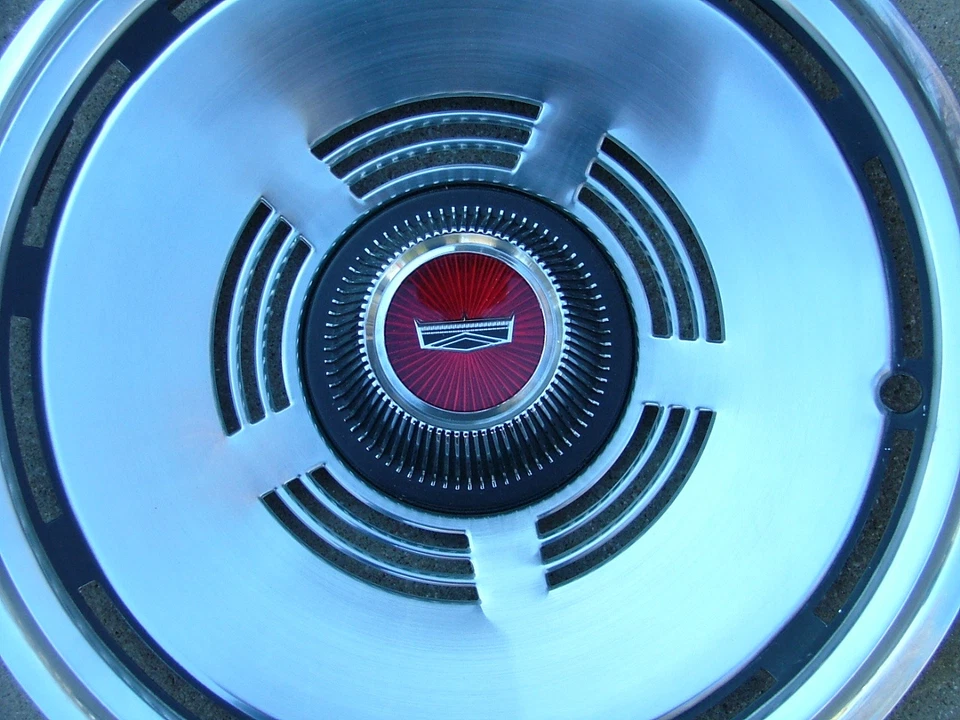 Ford Torino 1974-76 cubiertas de rueda (14 pulgadas), juego 4, ¡nuevo en stock! Elite D4OZ-1130-E Foto 2 de 4