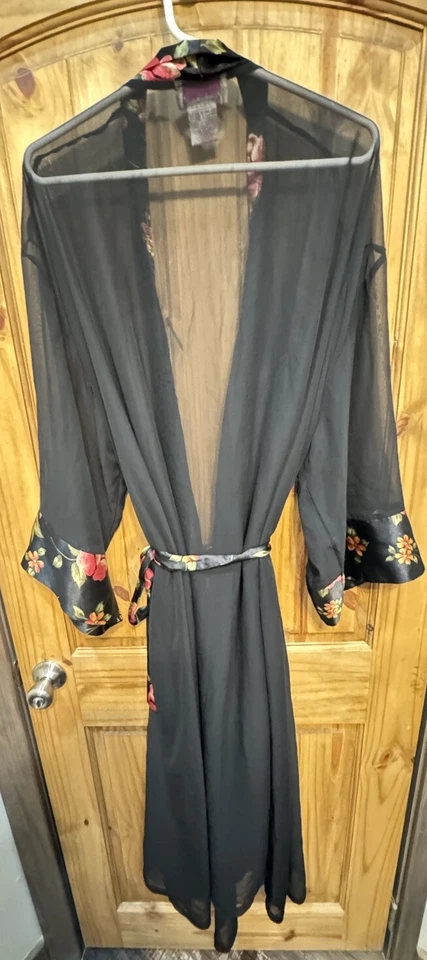 Amoureuse Shabby 女式粉色玫瑰黑色缎带长袍,尺寸 2X — 第 2/3 张图片