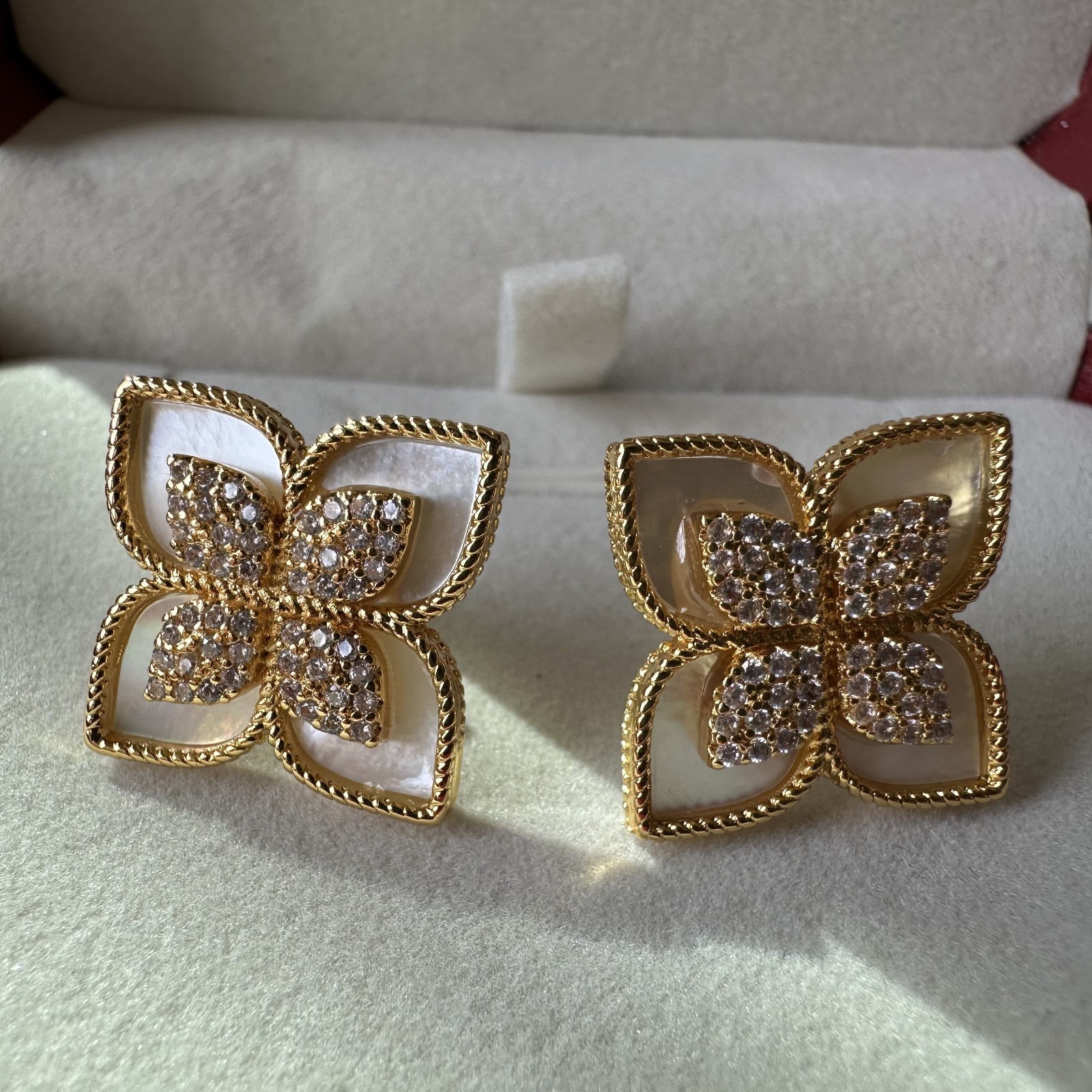 Eogbert Coin Roberto Coin Princess Flower Diamond 18K Gold MOP Stud Earrings | eBay