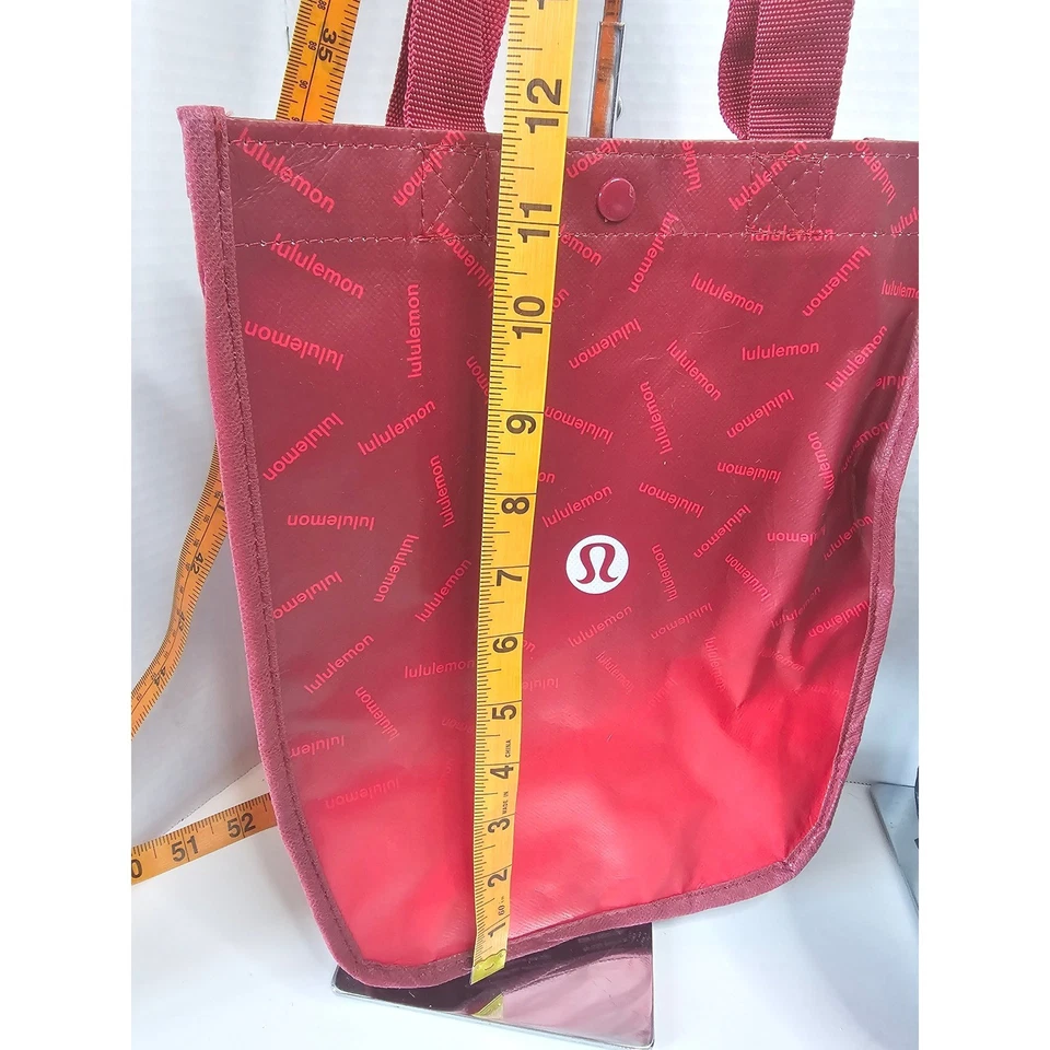 Lote de 2 Bolsos de Mano Lululemon Rojo Ombre Logo Estampado Negro Blanco Palabra Impresión Foto 3 de 4