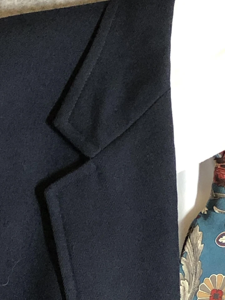 Vintage Pendleton Blazer Mens 38R Navy 100% Virgin Wool Gold Crest Buttons 90s - Image 2 of 4