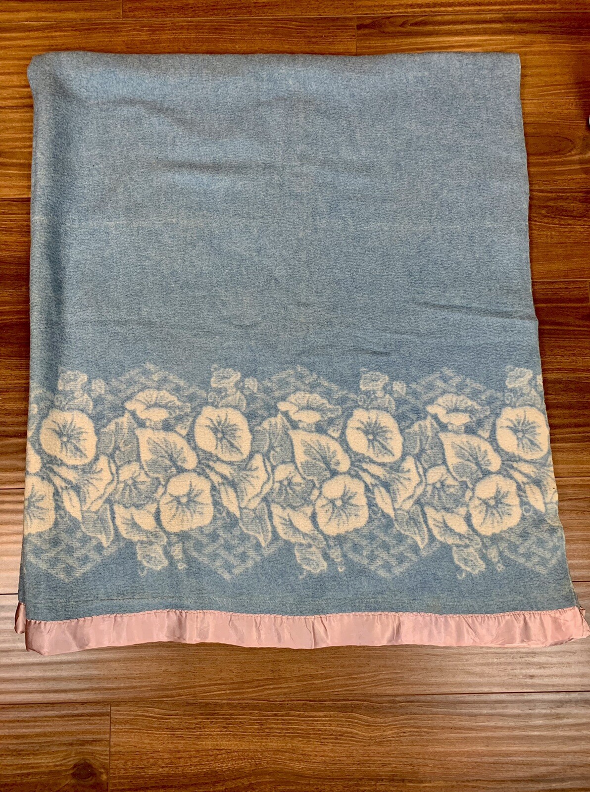 Vintage Beacon Camp Blanket Floral 77 x 65in Full Sz Satin Trim Blue White eBay