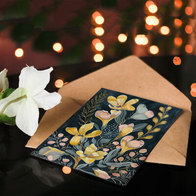 Artery8 Biglietto Di Auguri Con Dipinto Di Fiori Freesia Scuri, Per Donna, Compleanno, Anniversario. Dimensioni 17,5x12,5 Cm, Interni Bianchi, Con Busta Di Qualità.