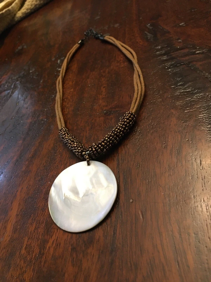 Collar Lia Sophia madreperla cristal ajuste Foto 2 de 4