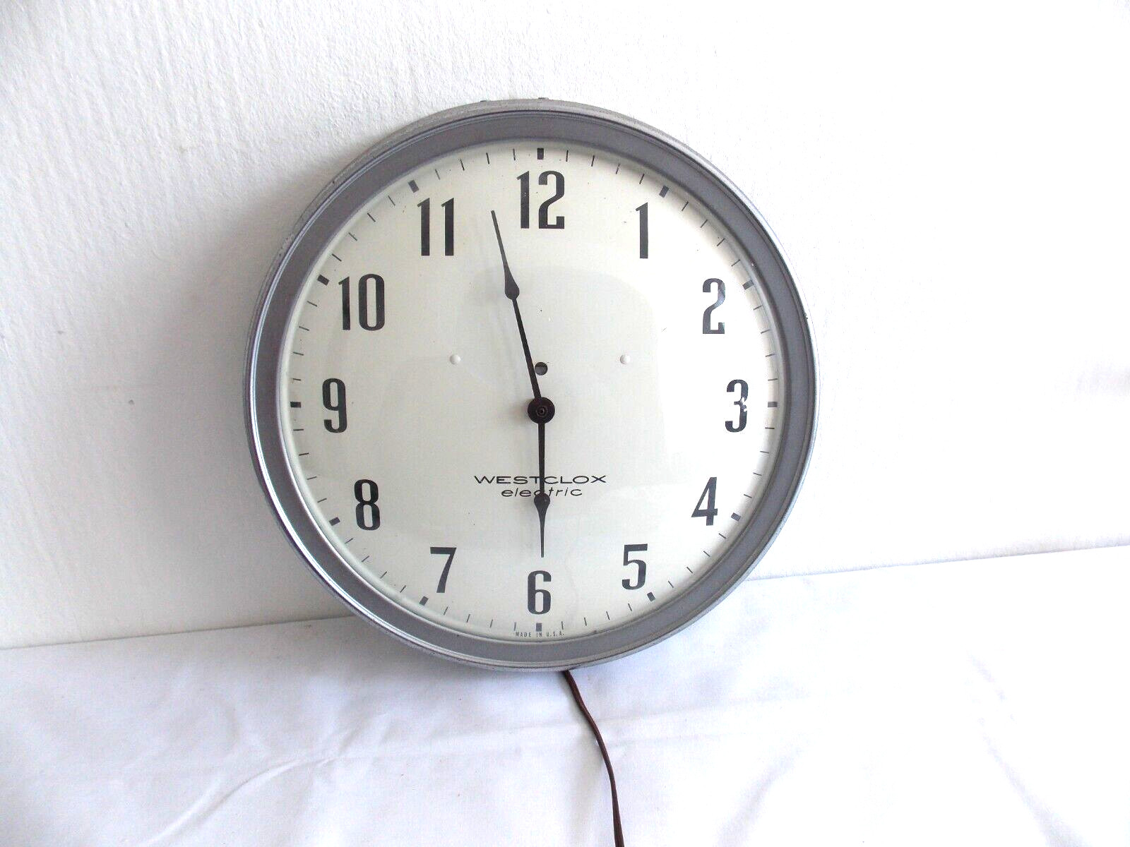 VINTAGE METAL 14" WESTCLOX ELECTRIC WALL CLOCK WORKING GREAT
