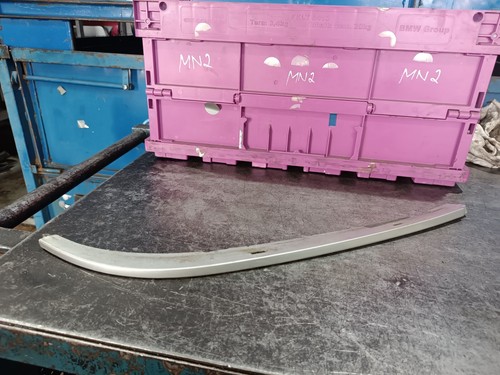 BMW 5er E39 Scheinwerferleiste Zierlesite links Silber 8159305