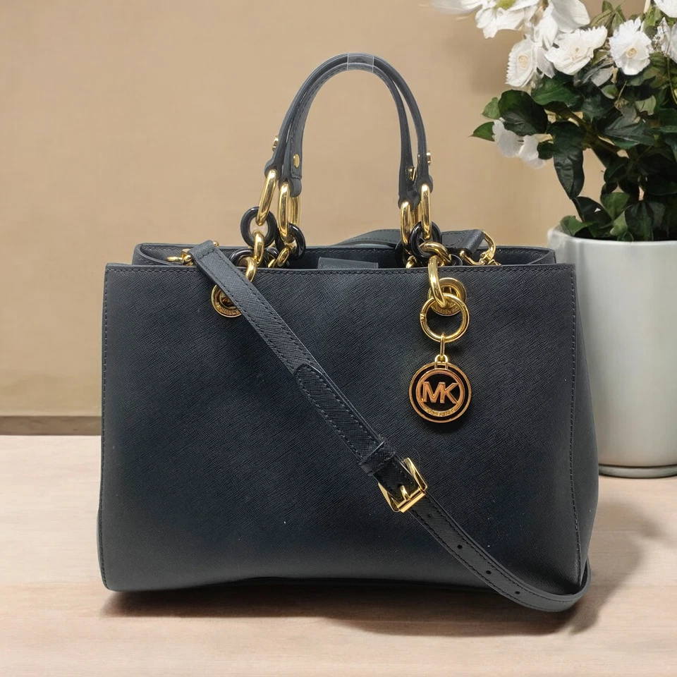 Bolso Cartera Michael Kors Cynthia Cuero Saffiano Negro con Mango de Cadena Foto 2 de 4