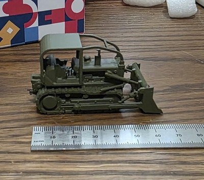 One 1/87 scale International Harvester TD-15 bulldozer , olive drab!